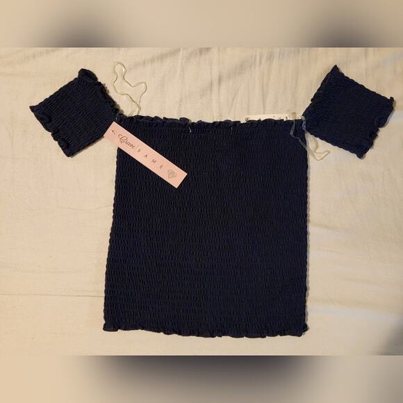 Crave Fame Cold Shoulder Smocked Crop Top Size XS. Nwt - Picture 2 of 2